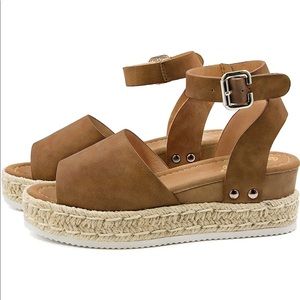 Soda platform sandals NWOT